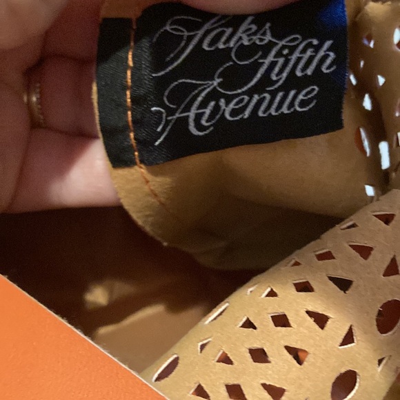 EUC Saks Fifth Avenue bag - Picture 3 of 4